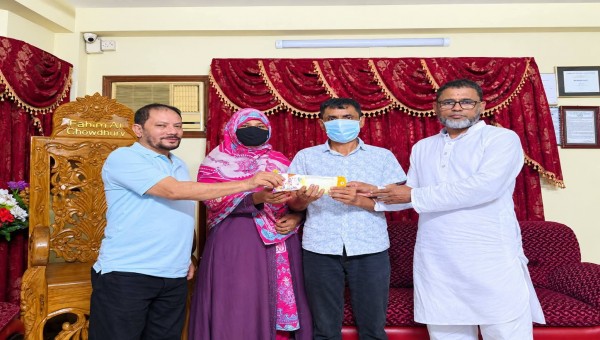 জকিগঞ্জে গৃহহীন ব্যক্তির ঘর নির্মাণে ২ লাখ টাকা দিল ফাহিম আল্‌ চৌধুরী ট্রাস্ট