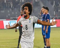 হতাশার রাতে সবাইকে একসঙ্গে থাকার বার্তা হামজার