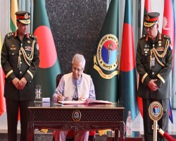 শান্তিপূর্ণ নির্বাচন আয়োজনে সামরিক বাহিনী ও পুলিশের সহায়তা চাইলেন প্রধান উপদেষ্টা