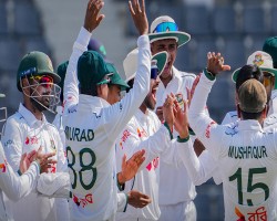 স্পিনারদের ঘূর্ণিতে শেষ বিকেলে ঘুরে দাঁড়ালো বাংলাদেশ