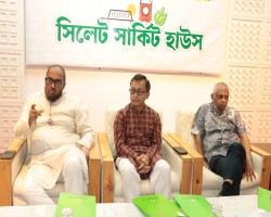 বিশেষ গুরুত্ব দিয়ে উন্নয়ন কাজ সম্পন্ন করতে কর্মকর্তাদের  নির্দেশ দিয়েছেন সিসিক প্রশাসক