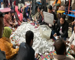 ভোটগ্রহণ শেষে চলছে গণনা