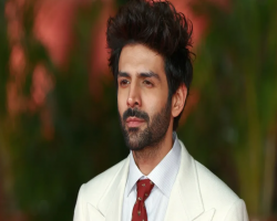 কেন হঠাৎ বিমান চালানো শিখছেন কার্তিক আরিয়ান