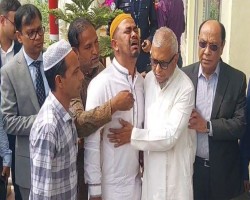 প্রবাসী আলীর ম র দে হ বাড়িতে নিয়ে গেলেন মন্ত্রী আরিফ