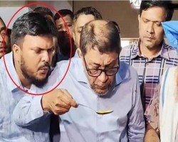 মন্ত্রীর চামচে ফুঁ দেওয়া ব্যক্তিটি একজন ডাক্তার