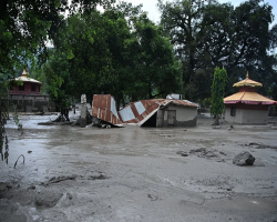 নেপালে বন্যা&ndash;ভূমিধসে নিখোঁজ ৮০০ বেশি পর্যটক
