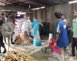 বিএসটিআইয়ের লাইসেন্স ছাড়া স্ট্যান্ডার্ড মার্ক, সিলেটে দুই প্রতিষ্ঠানকে জরিমানা