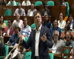 কথা বলতে না দিলে কিসের গণতন্ত্র: সংসদে স্বরাষ্ট্রমন্ত্রী